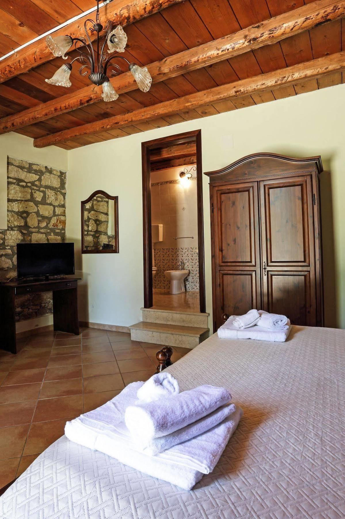 Agriturismo Tenute Pollara Roccamena Ngoại thất bức ảnh